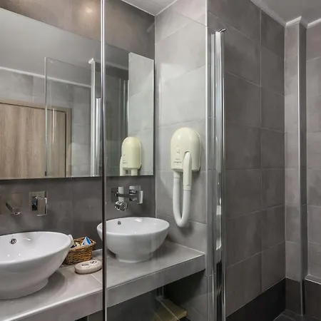 Portiani Hotel Adámas