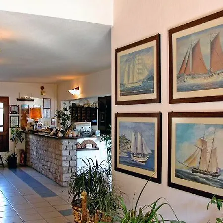 Hotel Portiani Adamantas (Milos)
