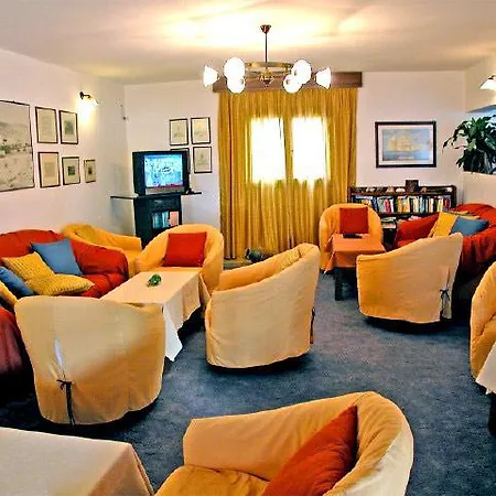 Portiani Hotel Adamantas (Milos)