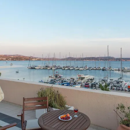 Portiani Hotel Adamantas (Milos)