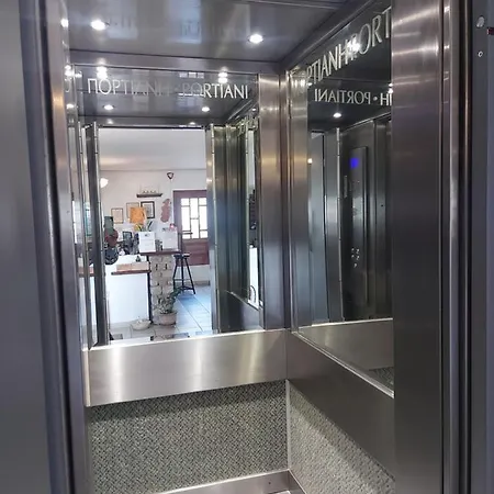 Portiani Hotel Adamantas (Milos)