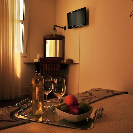 Portiani Hotel Adamantas (Milos)