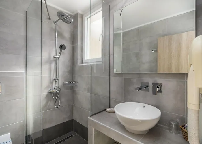 Portiani 2* Adamantas (Milos)