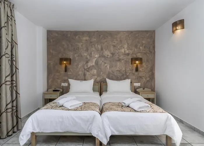 Portiani 2* Adamantas (Milos)